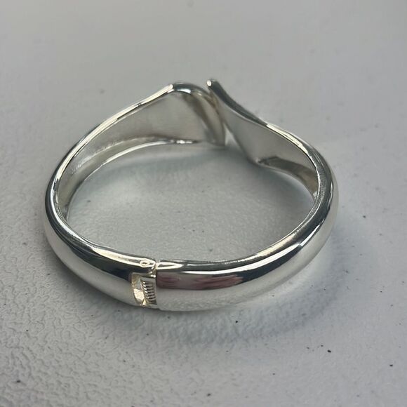 Robert Lee Morris Film Soho Silver Sculptural Bypass Hinged Bangle Bracelet - Picture 4 of 7